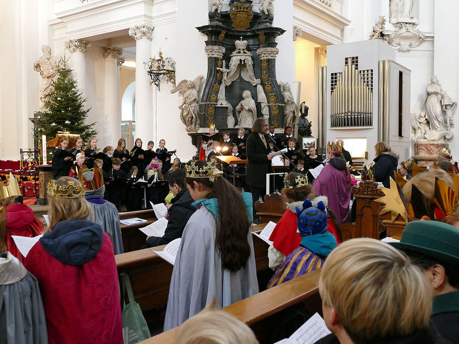 Aussendung der Sternsinger im Hohen Dom zu Fulda (Foto: Karl-Franz Thiede)